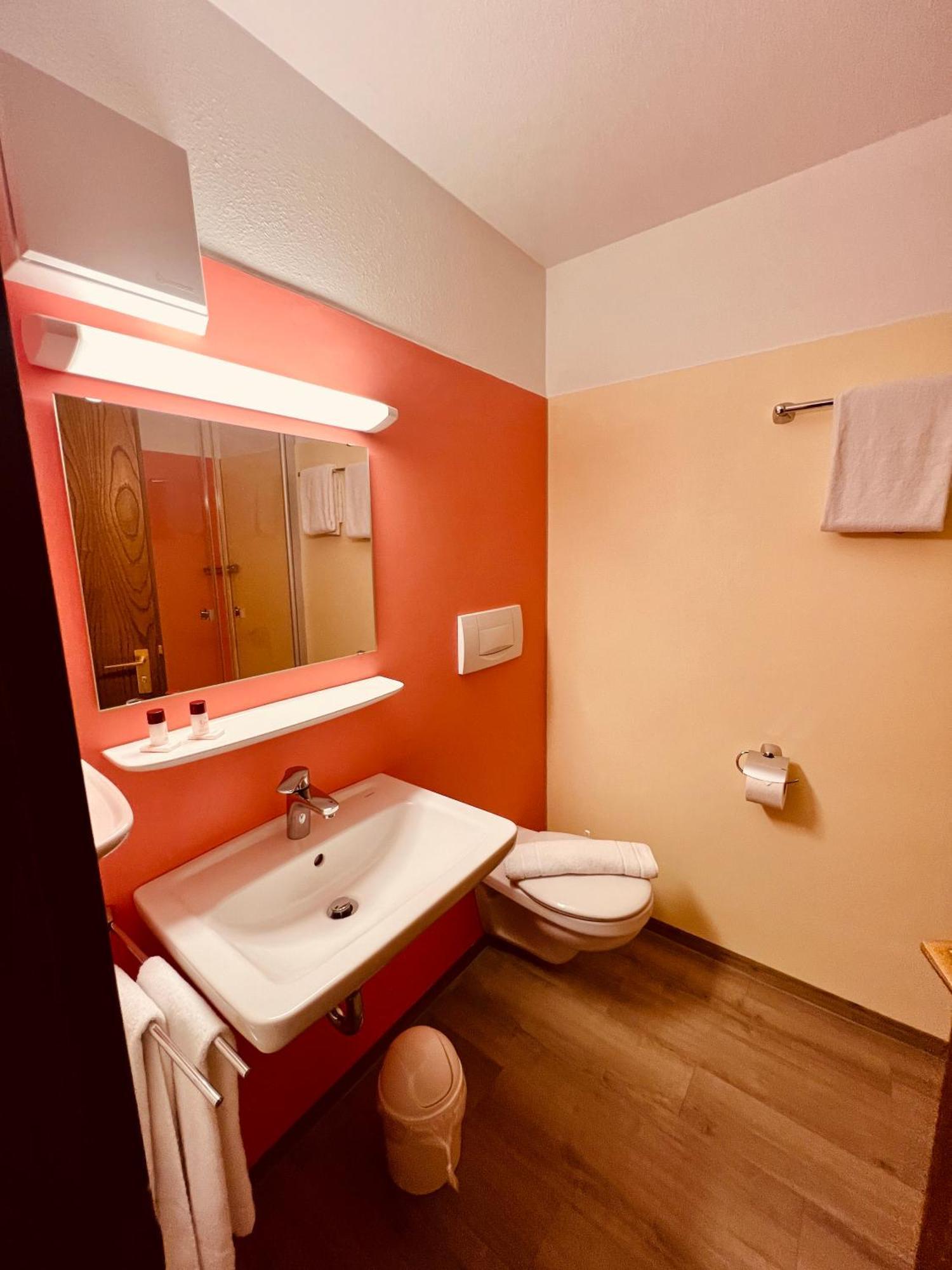 באד גריסבאך Appartement Mit Bademantelgang Zur Wohlfuehltherme מראה חיצוני תמונה