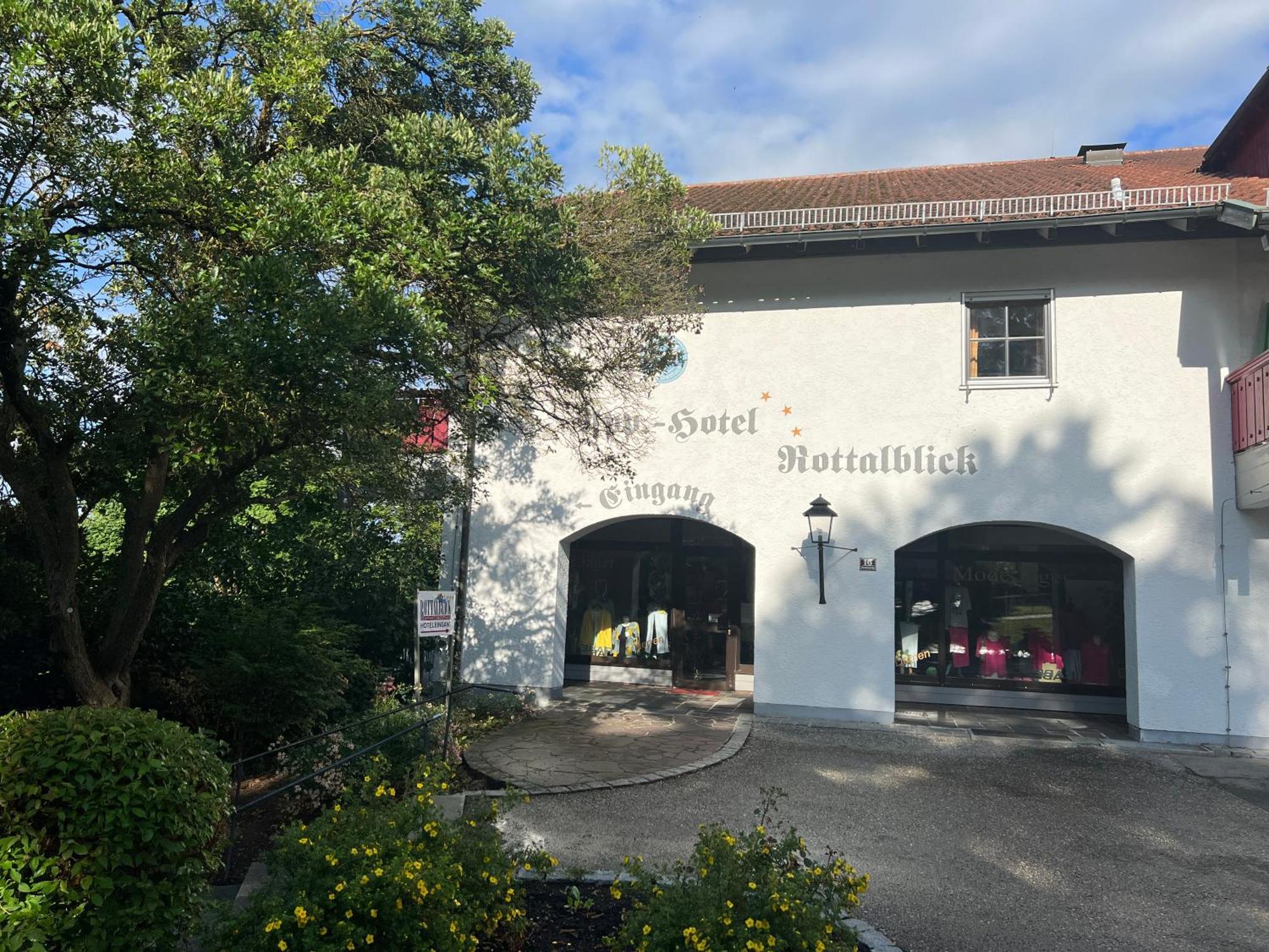 באד גריסבאך Appartement Mit Bademantelgang Zur Wohlfuehltherme מראה חיצוני תמונה